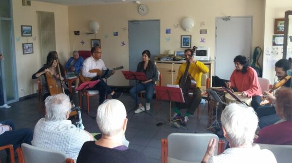 Ensemble Vedado lors d'une intervention dans une résidence pour personnes âgées en mai 2022
© Marie Mannevy